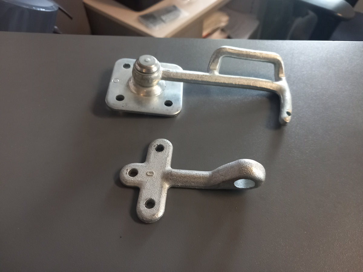 Klephaaksluitingen links en rechts